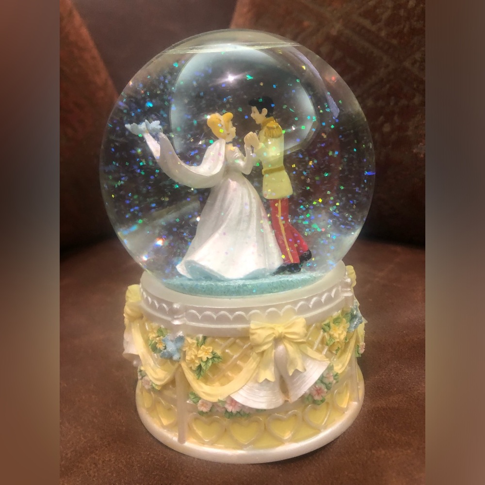 Cinderella and Prince Charming Snow Globe
